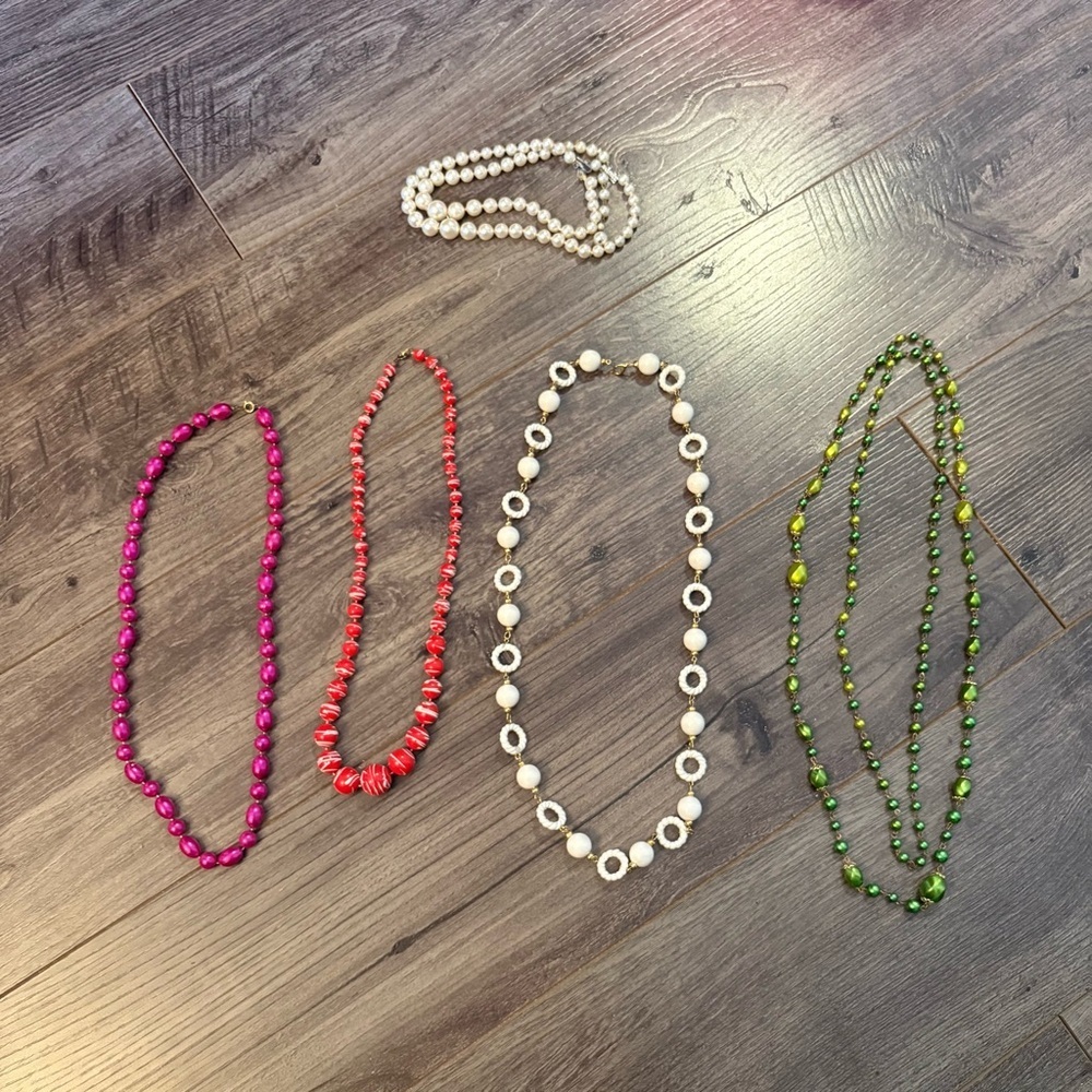 Vintage beaded necklace lot